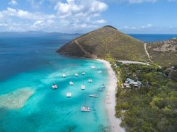 Vista aerea di una delle spiagge caraibiche delle Isole Vergini Britanniche