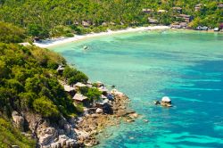 Vista aerea di una spiaggia a Koh Tao, Thailandia. Uno degli incantevoli panorami naturali offerti da questo gioiello asiatico - © themorningglory / Shutterstock.com