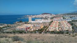 Vista da sud di Los Cristianos, siamo a Tenerife, Isole Canarie - © Sebastiandoe5 / Wikipedia