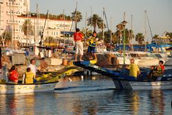 Vista dal mare della citta di Saint Raphael, ...