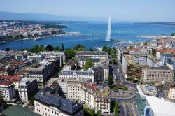 Vista dall'alto di Ginevra, Svizzera. Città della Pace perchè sin dall'antichità ha riappacificato le sorti di un mondo sempre in guerra ma anche Piccola Parigi ...