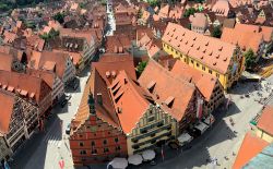 Vista dall'alto del centro storico di Dinkelsbuhl in Baviera, sud della Germania.
