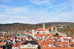 Vista dall'alto sulla vecchia città di Sigmaringen, Germania - Capitale del principato di Hohenzollern-Sigmaringen dal 1850, questa bella cittadina di circa 16 mila abitanti si trova ...