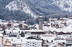 Vista del centro di Lech e il campanile della chiesa principale