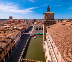 Vista del centro storico di Ferrara dal Castello Estense in direzione del Duomo cittadino
