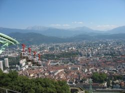 Vista di Grenoble dall'arrivo della Teleferique (Francia).
