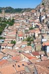 Abbarbicato sulle montagne al centro geometrico della Basilicata, Pietrapertosa è uno dei borghi più belli della regione lucana - © Mi.Ti. / Shutterstock.com