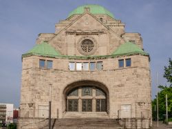 Vista frontale sulla Vecchia Sinagoga di Essen, Germania - Si trova in Steeler Strasse la Vecchia Sinagoga di Essen consacrata nel 1913. E' la più grande del nord Europa oltre che ...