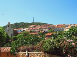 Vista panoramica del borgo di Cargese in Corsica