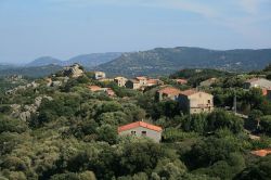 Vista panoramica del borgo di Sotta nel sud della Corsica - © Commune de Sotta - CC BY-SA 4.0, Wikipedia