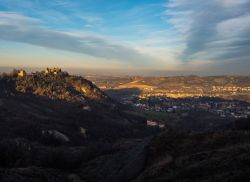 Vista panoramica di Monteveglio sulle colline della provincia di Bologna, Emilia Romagna.
