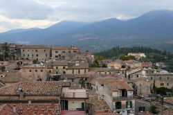 Vista panoramica sui tetti di Alatri (provincia di Frosinone) e il territorio circostante della Ciociaria.