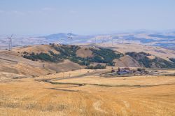 Vista panoramica sul territorio di Sant'Agata di Puglia, Italia. Situata sui monti del Subappennino Dauno, offre un panorama a perdita d'occhio sul Tavoliere e Golfo di Manfredonia.
 ...