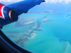 Volo sopra alle Bahamas in corrsispondenza sopra le Berry Islands