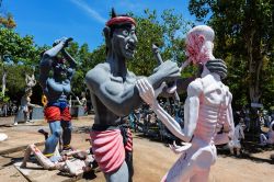 Wat Phai Rong Wua a Suphan Buri (Thailandia): il dio della morte punsice il cattivo fantasma - © Blanscape / Shutterstock.com