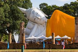 Wat Phra Khun Inthapramun a Ang Thong, Thailandia. Questo antico tempio della provincia di An Thong, nel centro della Thailandia, si trova in mezzo ai campi di riso a circa 11 km dalla città ...