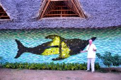 Watamu Waste Recycling Centre: la Watamu Marine Association promuove progetti di sviluppo sostenibile nella cittadina e nei villaggi circostanti. In questa foto il signor Steve Trott, responsabile ...