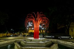 Il centro della terza città più grande dell'Alto Adige si trasforma in una galleria d’arte a cielo aperto per il Water Light Festival  - © fabiodevilla / Shutterstock.com ...