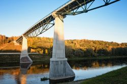 White Rose Bridge (Baltosios rozes tiltas) costruito nel 2015 per pedoni e ciclisti  al posto del ponte ferroviario (1899-1915) sui pilastri del vecchio ponte.