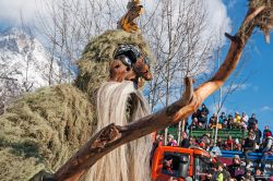 Uno dei Wilden alla sfilata del Schleicherlaufen a  Telfs il Carnevale più famoso del Tirolo in Austria - © Andreas Willinger