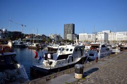 Willemdok, Anversa: siamo nella zona dell'Eilandje district. Questo è uno dei due bacini portuali creati da Napoleone nel XIX secolo.
