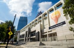 Il Woodruff Arts Center di Atlanta, Georgia, Stati Uniti d'America. Questo centro di arti visive e di spettacolo venne inaugurato nel 1968 - © f11photo / Shutterstock.com