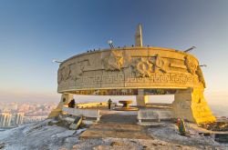 Lo Zaisan Memorial a Ulan Bator, Mongolia, fotografato in inverno. Sorge nella zona meridionale della capitale mongola e ricorda i soldati sovietici caduti sul campo di battaglia durante la ...