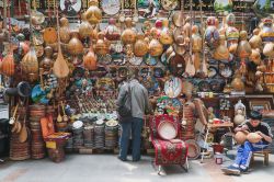 Zucche secche decorate all'International Grand Bazar  di Urumqi, Cina - © Dorason / Shutterstock.com