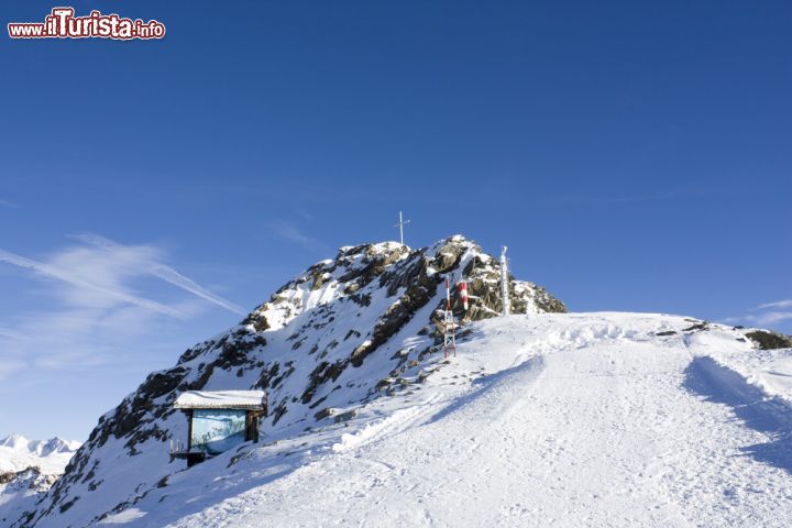 Immagine Picco montuoso nelle Alpi Venoste, Trentino Alto Adige. Attraversate da numerose valli strette e profonde fra cui la Val Senales, quella del Rio Carlino e del Rio Saldura, queste alpi si estendono dal passo di Resia sino al passo del Rombo - © Giacomo Bosio  / Shutterstock.com