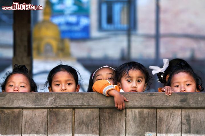 Immagine Piccole allieve di una scuola elementare in N epal - ©Zzvet / Shutterstock.com