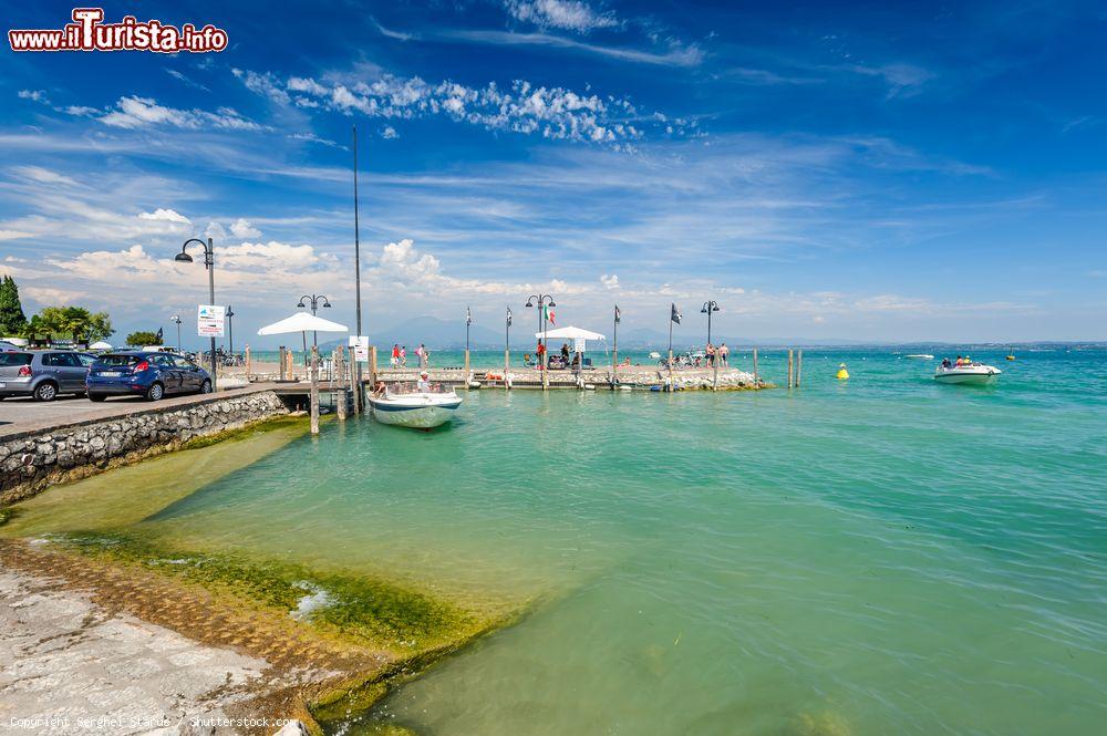 Immagine Piccoli yacts e barche al porto di Desenzano del Garda, Lombardia - © Serghei Starus / Shutterstock.com