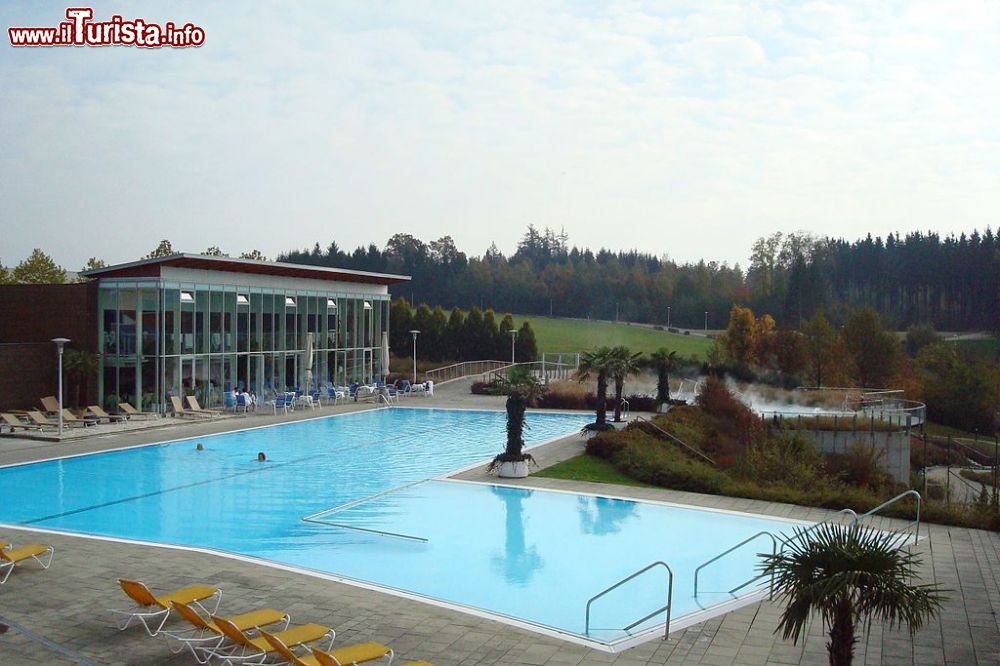 Immagine Piscina termale del complesso Therme Geinberg in Alta Austria - © mawieser, CC BY-SA 3.0, Wikipedia