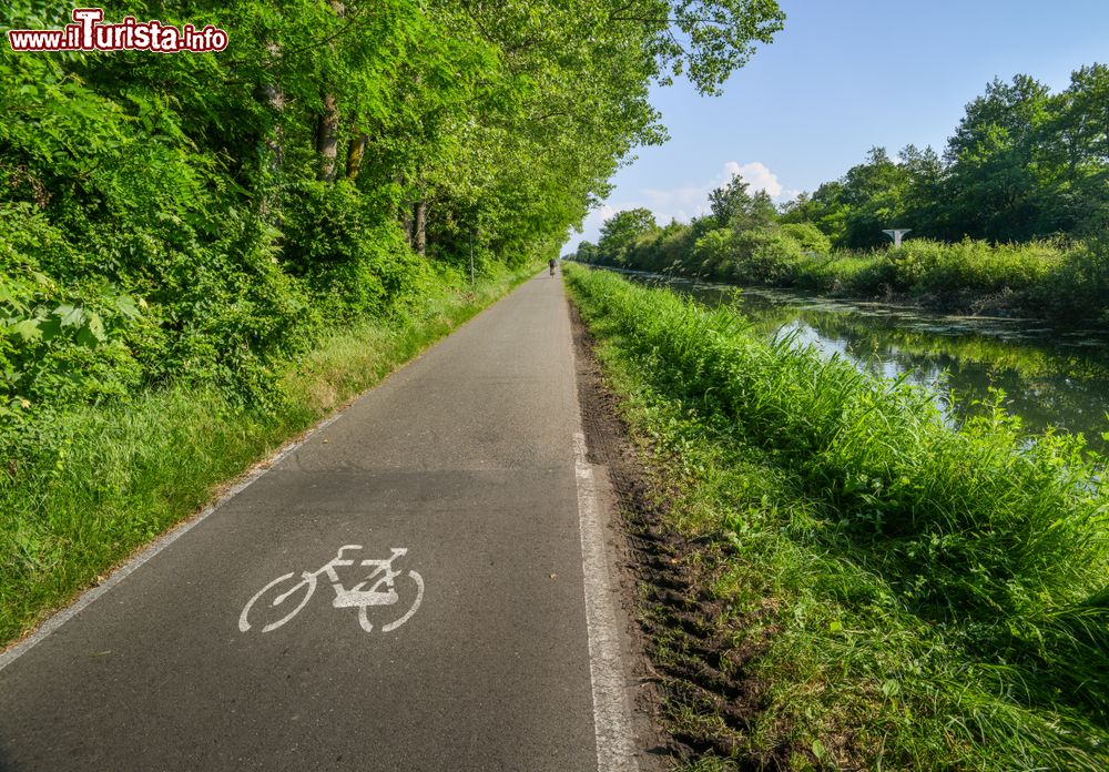 Immagine Pista ciclabile in Lombardia lungo i Navigli che conducono a Milano