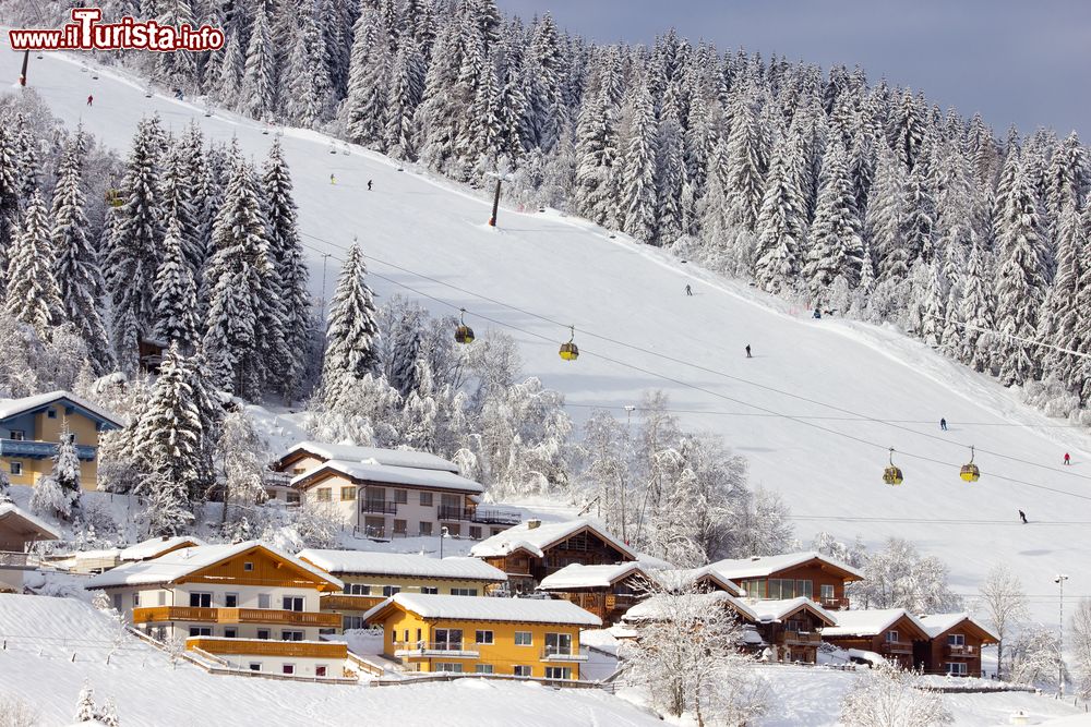 Immagine Piste da sci nel comprensorio di Flachau, Austria, con cabinovie. 