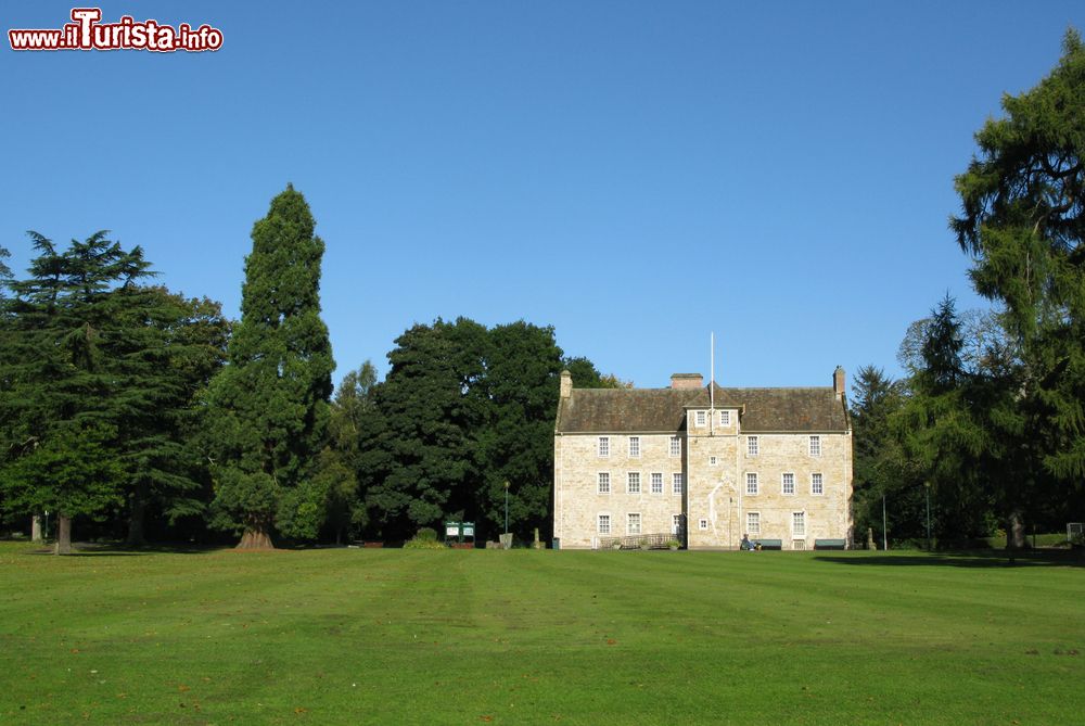 Immagine Pittencrieff House a Dunfermline, Scozia, UK. Venne acquistata da Andrew Carnagie nel 1903.