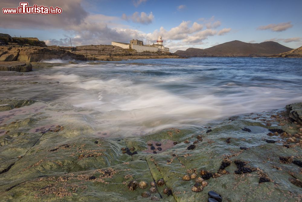 Immagine Una pittoresca immagine del faro di Valentia Island, Irlanda.