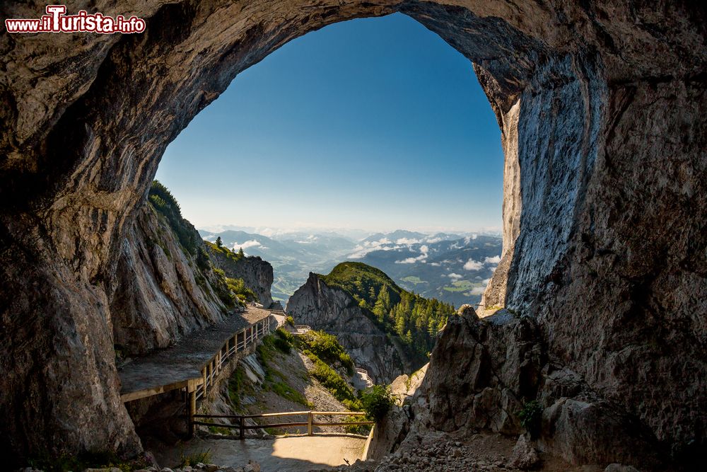 Immagine Un pittoresco angolo panoramico delle cave Eisriesenwelt, Werfen, Austria.