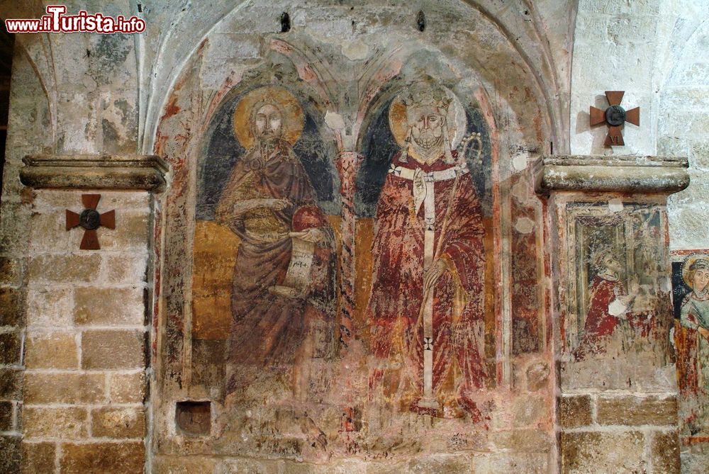 Immagine Pitture murali nella cripta della cattedrale di San Valentino a Bitonto, Puglia.