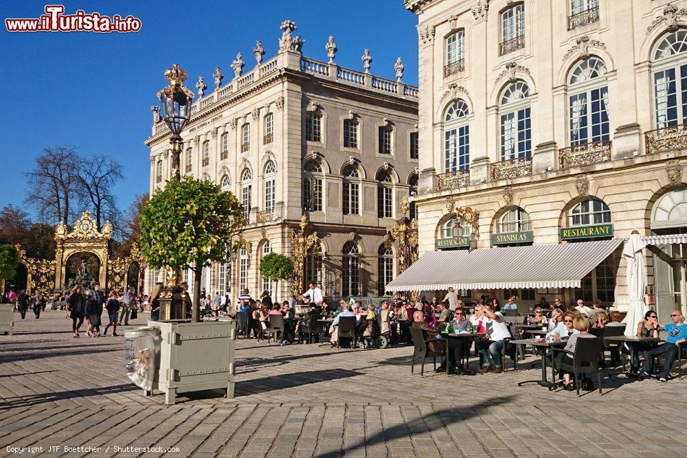 Immagine Place Stanislas, la piazza principale di Nancy, Francia, in autunno: capolavoro dell'architettura barocca settecentesca, fu progettata dall'architetto Emmanuel Héré © JTF Boettcher / Shutterstock.com