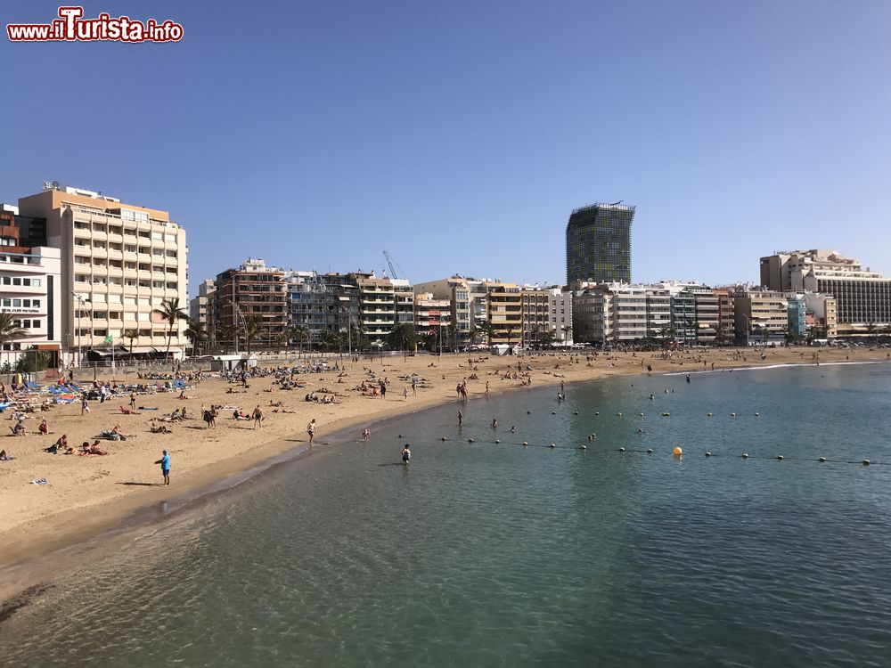 Immagine Playa de Las Canteras, la spiaggia urbana di Las Palmas di Gran Canaria.