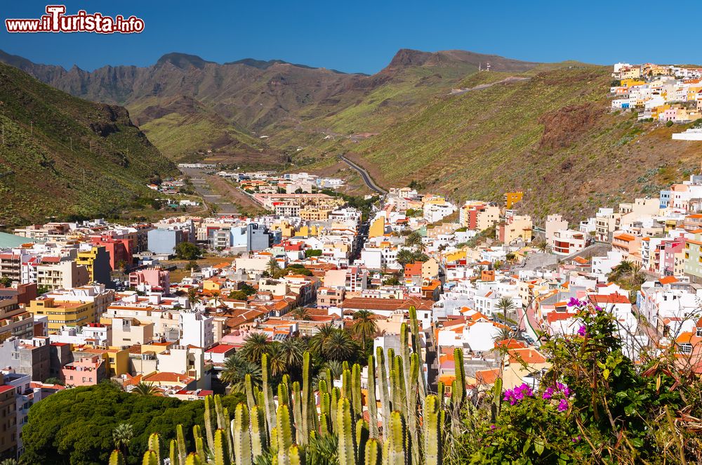 Immagine Playa Santiago (La Gomera), nella costa meridionale dell'isola, è una località turistica famosa per le sue spiagge, tra le più belle delle Canarie.