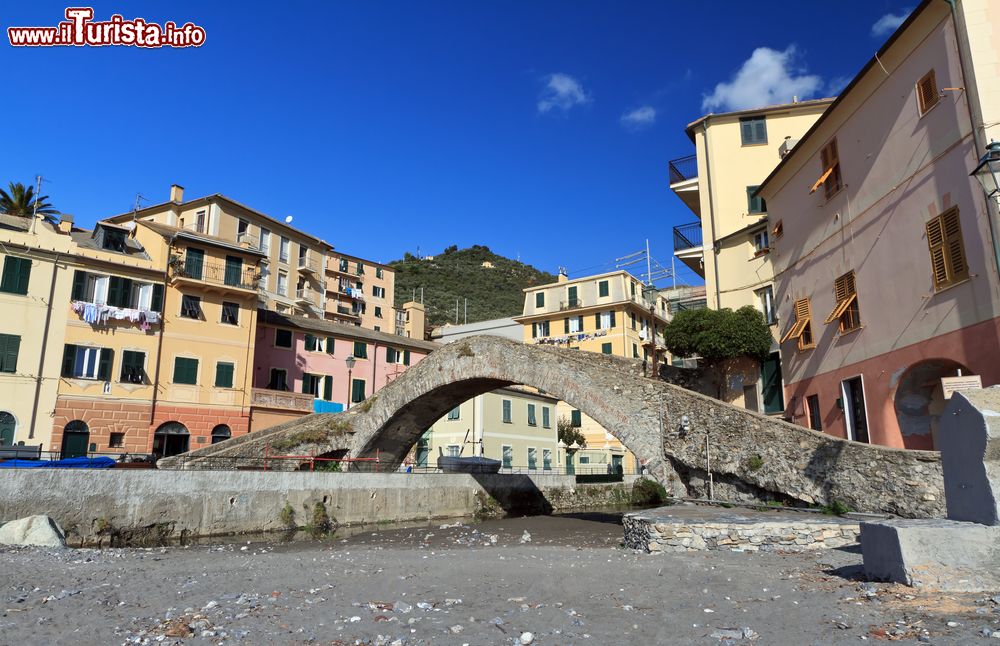 Immagine Ponte a schiena d'asino nel borgo di Bogliasco in liguria