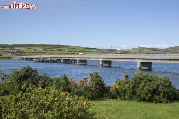 Immagine Il ponte che collega Portmagee all'isola di Valentia in Irlanda