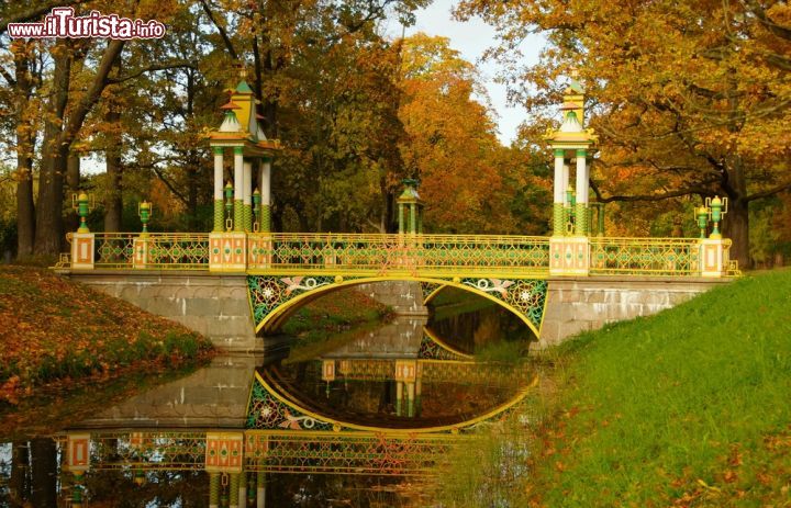 Immagine Il Ponte cinese nel parco di Alessandro a Pushkin in Russia - ©  duchy / Shutterstock.com