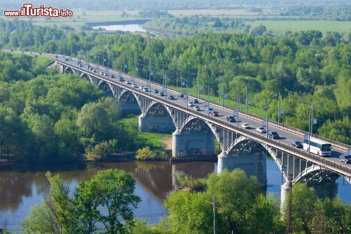 Immagine Ponte dintorni di Valdimir Russia - © Iakov Filimonov / Shutterstock.com