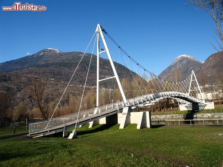 Immagine Ponte sul fiume Adda in Valtellina, territorio del comune di Albosaggia