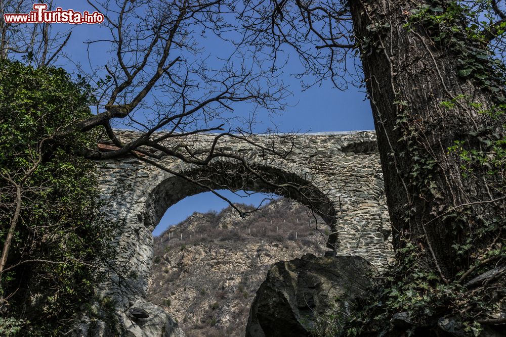 Immagine Ponte in pietra vicino a Mompantero in Val di Susa, Piemonte