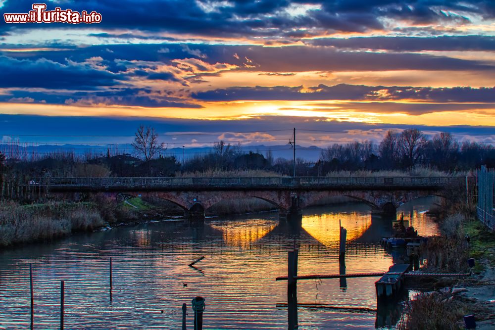 Immagine Ponte sul fiume Rubicone non lontano da Gatteo in Romagna