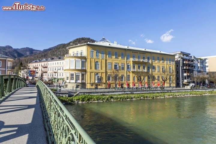 Immagine Uno dei ponti sul fiume Traun a Bad Ischl in Austria - © Jorg Hackemann / Shutterstock.com