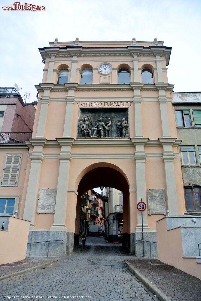 Immagine Porta d'accesso alla città di Moncalieri alla periferia meridionale di Torino in Piemonte  - © elena castaldi viora / Shutterstock.com